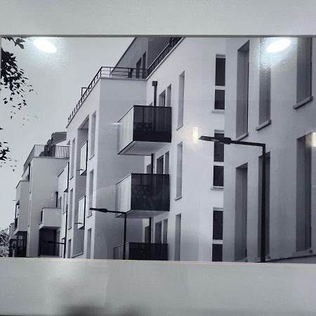 Chambre Individuelle Dans Un Appartement A 37 De Champs Elysees Sartrouville Exteriér fotografie