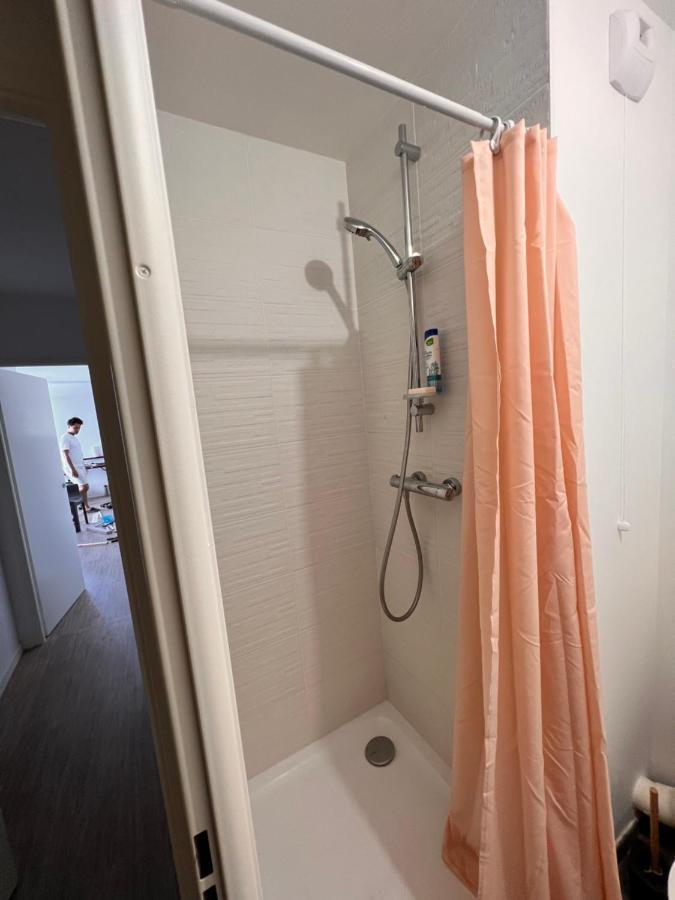 Chambre Individuelle Dans Un Appartement A 37 De Champs Elysees Sartrouville Exteriér fotografie