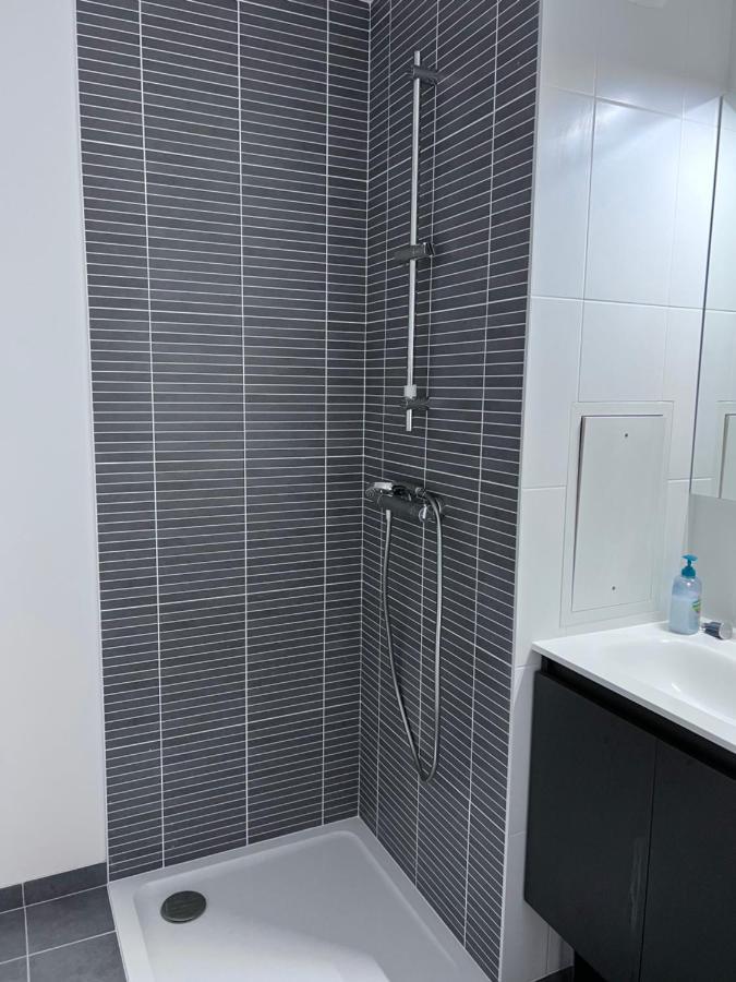 Chambre Individuelle Dans Un Appartement A 37 De Champs Elysees Sartrouville Exteriér fotografie