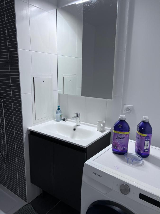 Chambre Individuelle Dans Un Appartement A 37 De Champs Elysees Sartrouville Exteriér fotografie