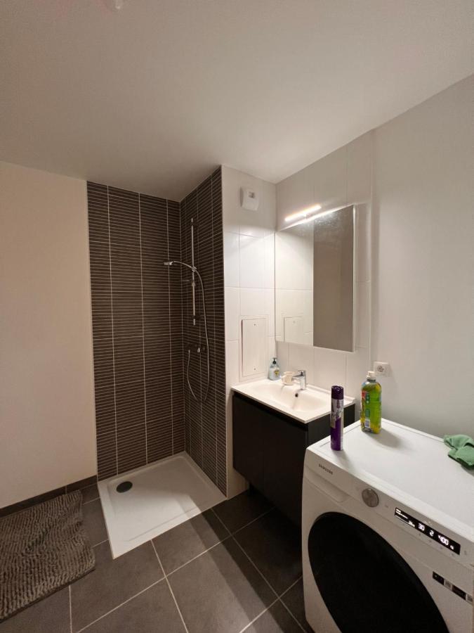 Chambre Individuelle Dans Un Appartement A 37 De Champs Elysees Sartrouville Exteriér fotografie