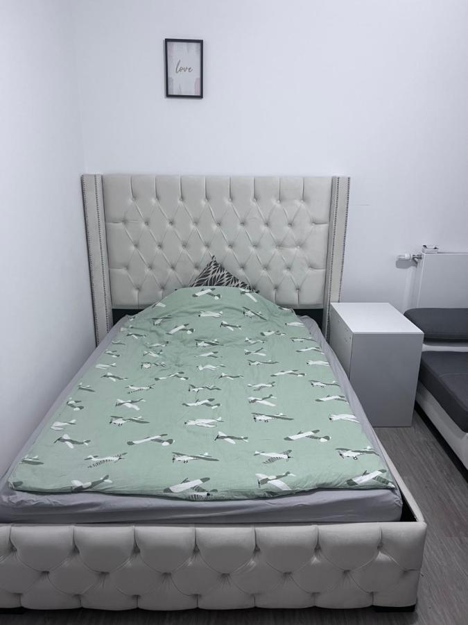 Chambre Individuelle Dans Un Appartement A 37 De Champs Elysees Sartrouville Exteriér fotografie